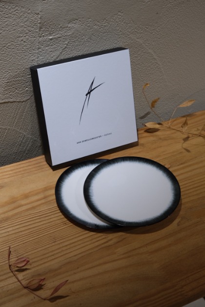 세락스 x 앤드뮐미스터 Ann Demeulemeester x Serax Plate 2 set - Black &amp; Off white
